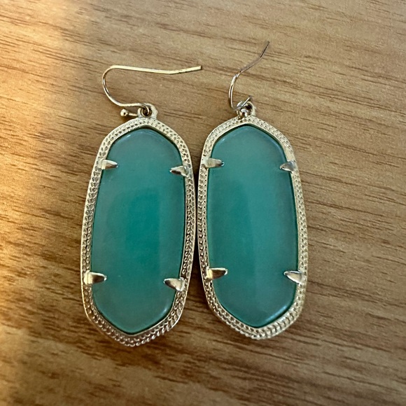 Kendra Scott Signature Elle Drop Earrings - Picture 2 of 2